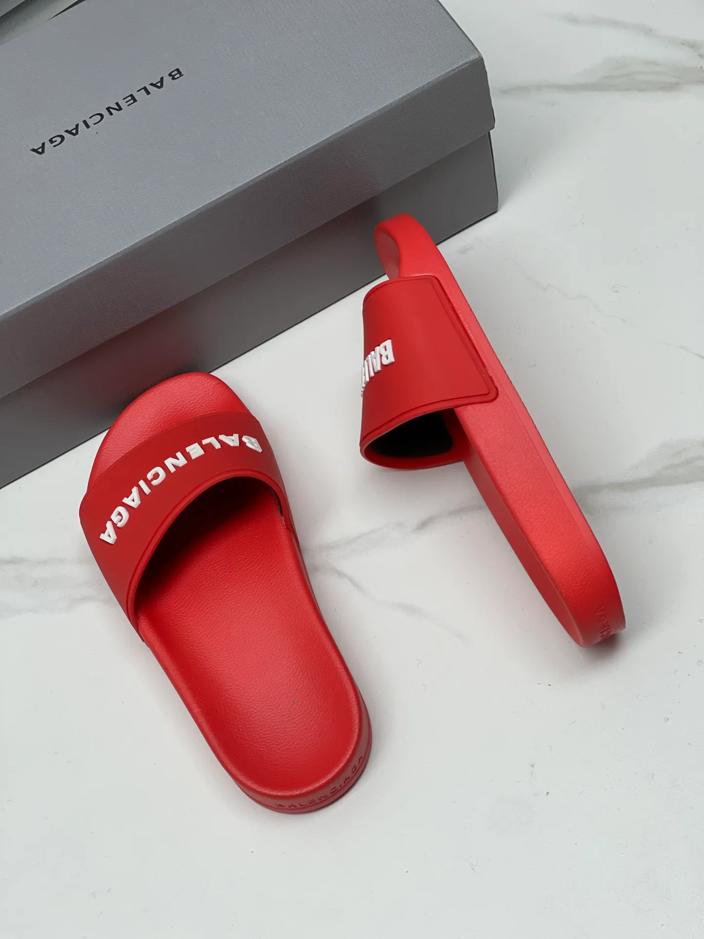 👟👟Ex-factory price 240👟👟 Women's Shoes Women's Clothing Balenciaga 2023 trendy slippers!  Balenciaga Political Campaign Latest Abrasive Development!  A favorite of European and American ladies, celebrities, and Internet celebrity girls. Exquisite uppers are hand-sewn and threaded. They are fluffy and soft, skin-friendly and soft, a must-have for summer. Fashionable but not overly ostentatious. Original natural rubber non-slip and wear-resistant sole. Size 35-40, 39-45 matching counter latest original packaging.